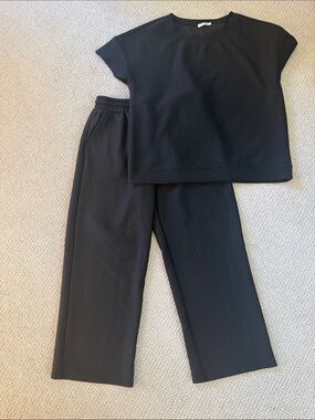 Black Cropped Wide-Leg Pants - Relaxed Ankle Length